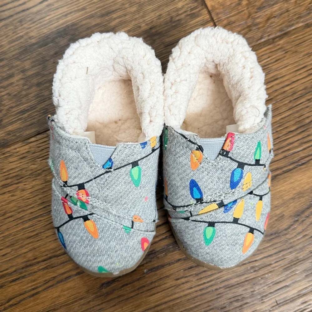 Tom’s toddler Sherpa shoes